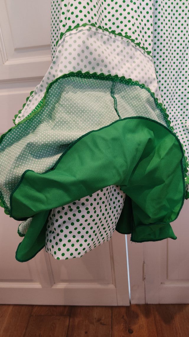 Vestido de flamenca blanco lunares verdes de nejas