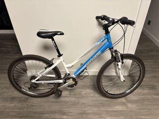 Bicicleta Conor Junior 24” cuadro niña 3 platos y 7 piñones