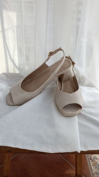 Sandalias con tacón 
