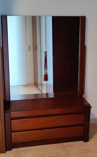 Dormitorio: Cajonera con espejo