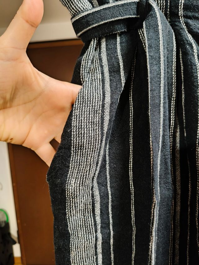 Pantaloncini di lino nero a righe bianche H&M