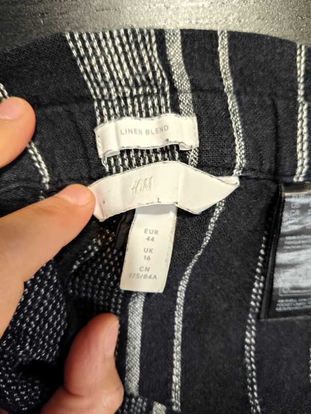 Pantaloncini di lino nero a righe bianche H&M