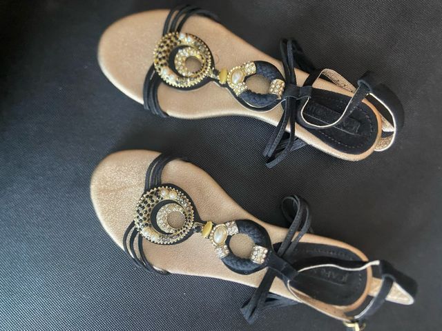 Sandalias planas CafeNoir doradas T.39