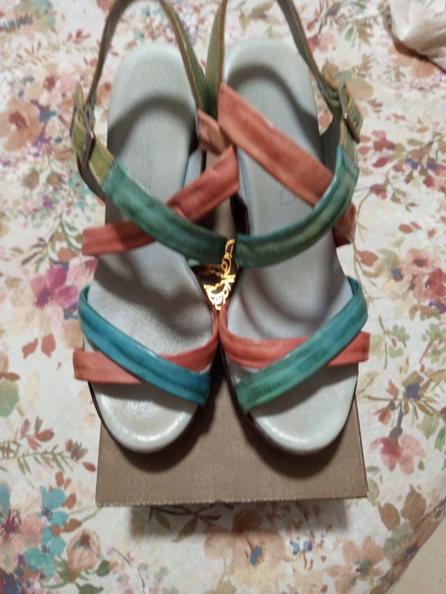 Sandalias tacón piel,súper cómodas.