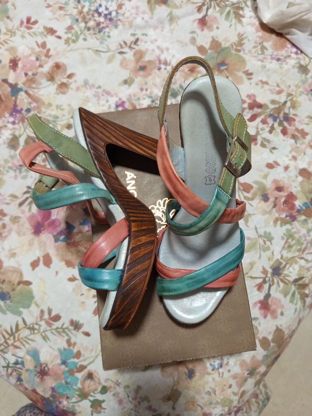 Sandalias tacón piel,súper cómodas.