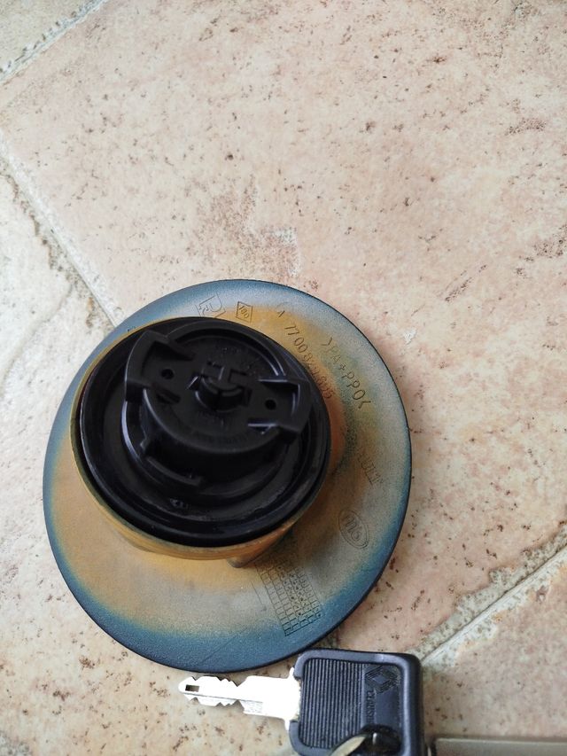 Tapa de gasolina Clio S