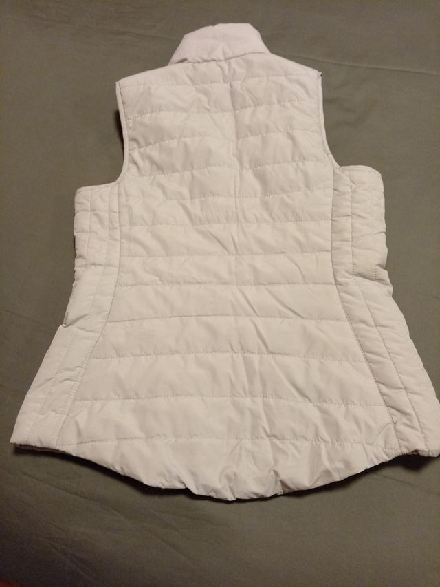 Chaleco ligero gris beige