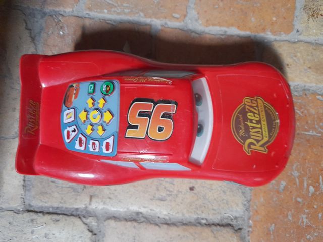 JUGUETE RAYO MACQUEEN “RUST.EZE” COCHE PARLANTE.