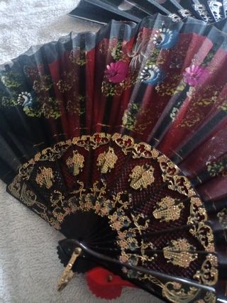Abanicos de mano - Rojo y Negros plateados -dorado