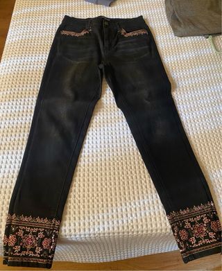Pantalones vaqueros negros bordados