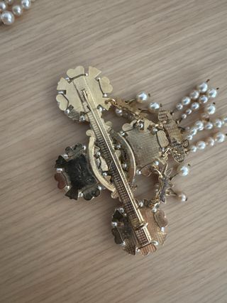 Aderezos fallera dorados con perlas y piedras verd