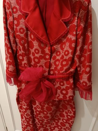 Traje de chaqueta y falda de señora 