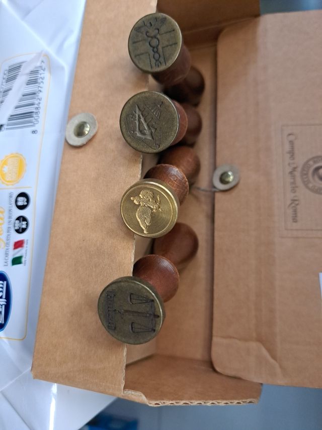 4 Timbri Ceralacca - Legno. Vintage. Rotondi.