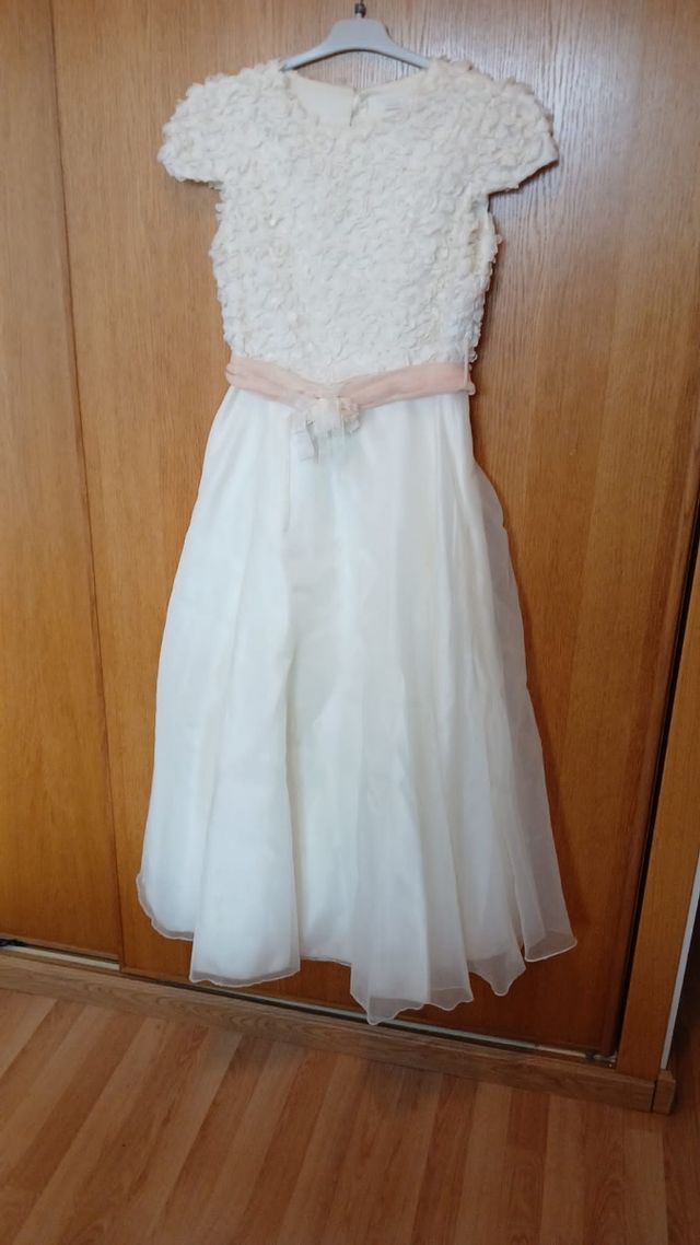 Se vende vestido de comunión está casi nuevo