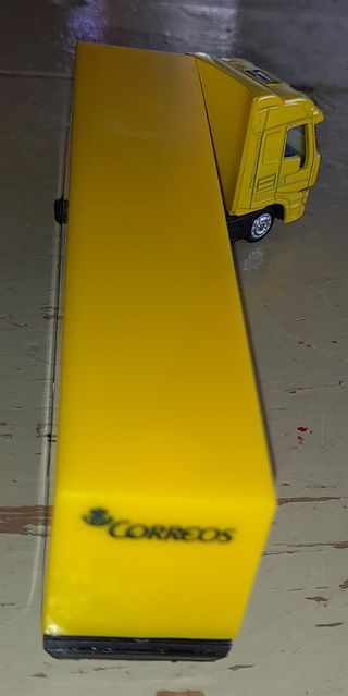 CAMIÓN ARTICULADO DE CORREOS.