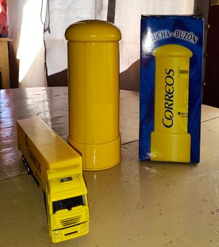 CAMIÓN ARTICULADO DE CORREOS.