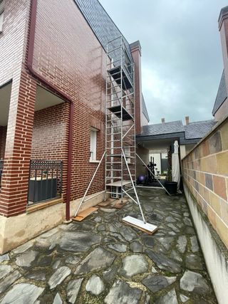 Alquilo andamio trabajo en altura 
