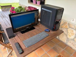 Ordenador de sobremesa/ monitor television