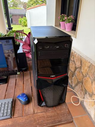 Ordenador de sobremesa/ monitor television