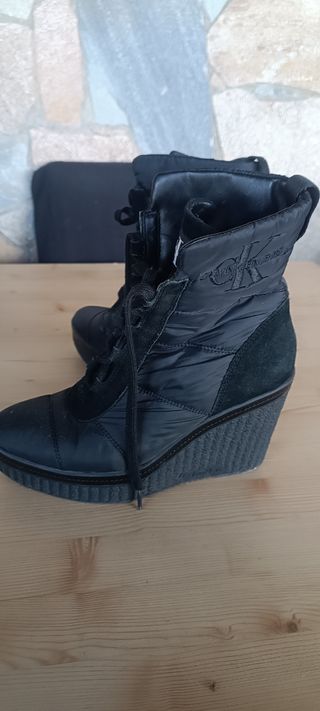 Cuñas deportivas botín,talla 39,negras