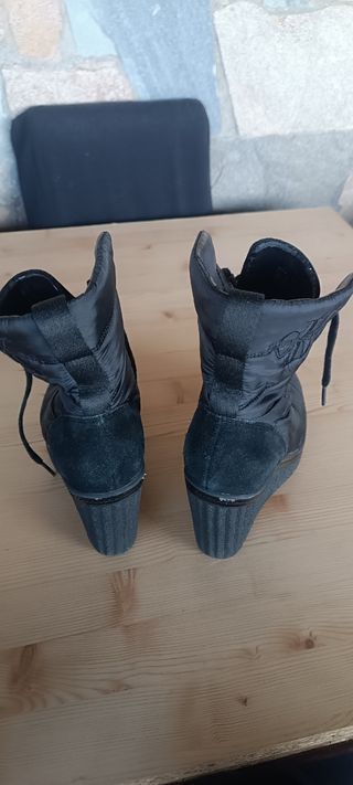 Cuñas deportivas botín,talla 39,negras