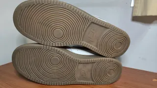 Zapatillas Nike Court Vision Low - Beige y Gris