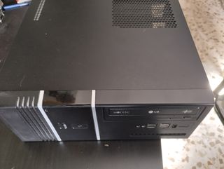 Ordenador LG negro pequeño y recogido 