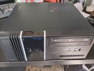 Ordenador LG negro pequeño y recogido 