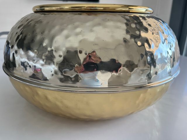 Macetero boll de metal dorado y plateado