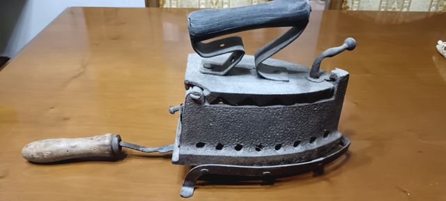 Ferro da stiro antico