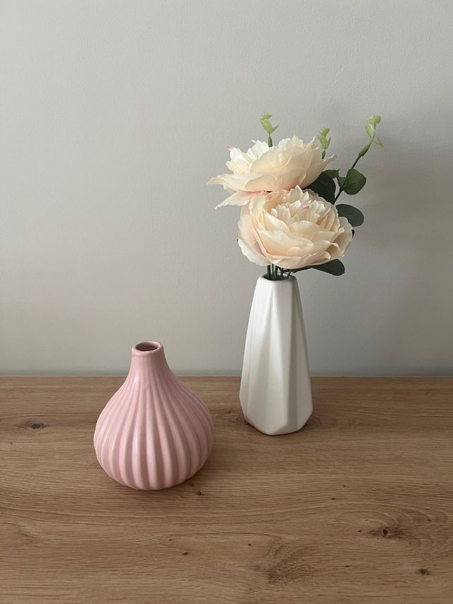 Jarrones blanco y rosa
