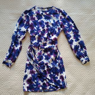 Abito bianco e viola