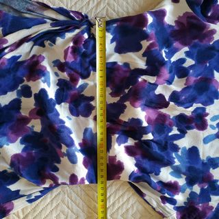 Abito bianco e viola