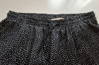 Pantalón negro y blanco de Sfera