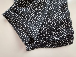 Pantalón negro y blanco de Sfera