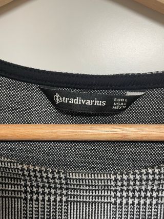 Vestido recto suelto cuadros. Stradivarius L