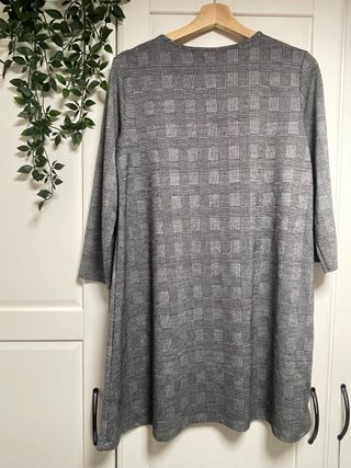 Vestido recto suelto cuadros. Stradivarius L