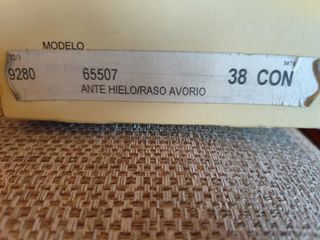 Zapatos de novia. Diseñador Raimon Bundó. Talla 38