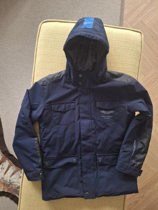 Abrigo Hackett versión limitada de Aston Martin