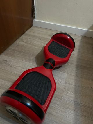 Hoverboard eléctrico rojo con luz en los lados