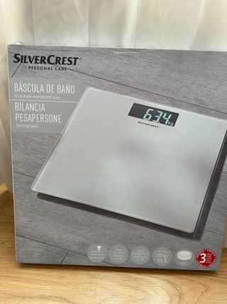 Báscula en color blanco. Nueva a estrenar