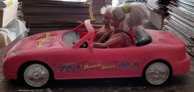 JUGUETE COCHE “ROAD STAR” CON PAREJA DE "BARBIES"