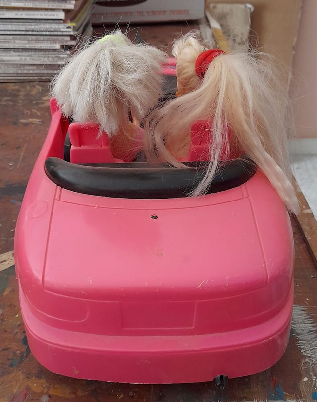 JUGUETE COCHE “ROAD STAR” CON PAREJA DE "BARBIES"