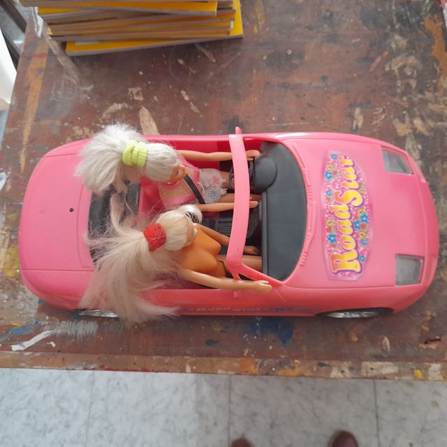 JUGUETE COCHE “ROAD STAR” CON PAREJA DE "BARBIES"