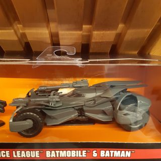 Batmobile & Batman - Justice League