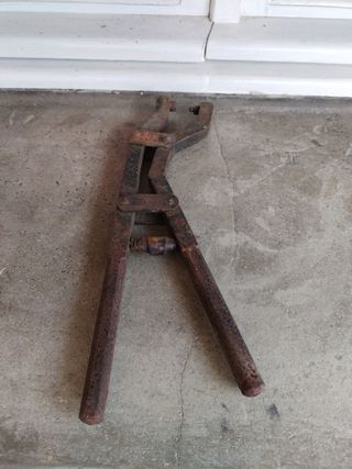 Pinza fori cintura antica