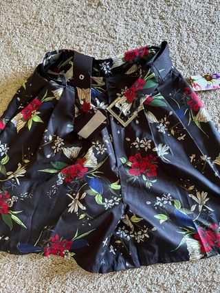 Falda pantalon negra estampada flores