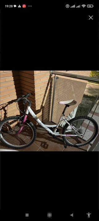 Bicicleta niñ blanca y rosa en perfecta condicion
