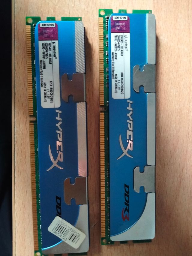 3 moduli RAM DDR3 Kingston 8 giga totali
