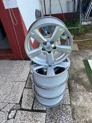 Llantas Toyota RAV4 - 4 unidades